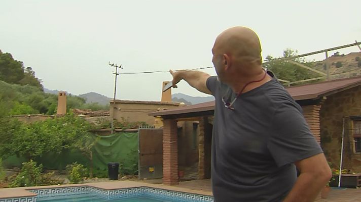 Noticias Andalucía - Los vecinos de Ízbor y Acebuches confinados por el incendio