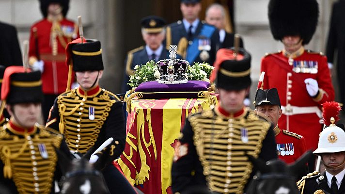 Informativo 24h - El cortejo fúnebre de Isabel II sale desde Buckingham