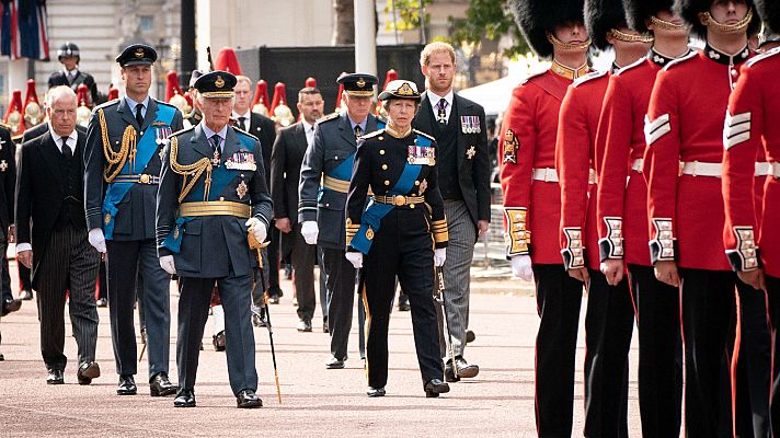 Telediario 2 - La extensa familia real británica: entre la dedicación a la corona y los escándalos