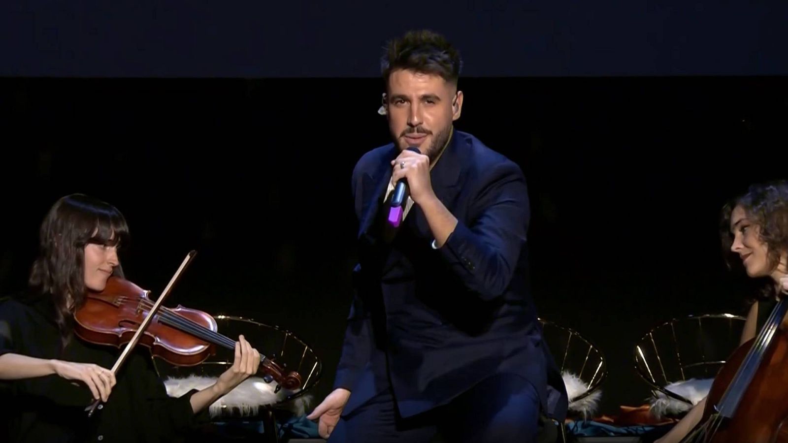 'Sin buscarte': escucha en exclusiva la nueva canción de Antonio José