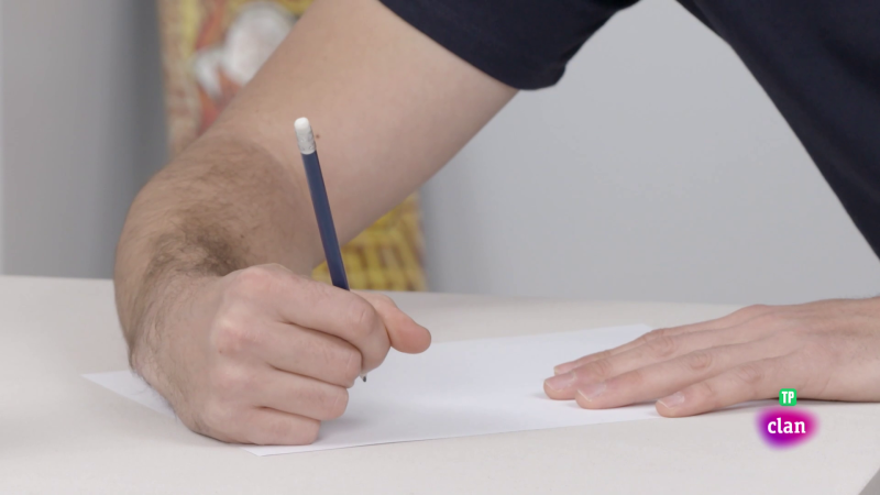 EDUCACI�N F�SICA - C�mo coger un l�piz - Aprendemos en Clan | Ver