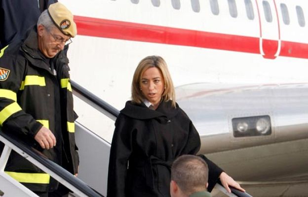  - Chacón despide a los militares