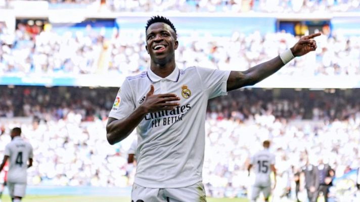 Telediario Fin de Semana - El Madrid defiende a Vinicius y condena los "comportamientos racistas" antes del derbi
