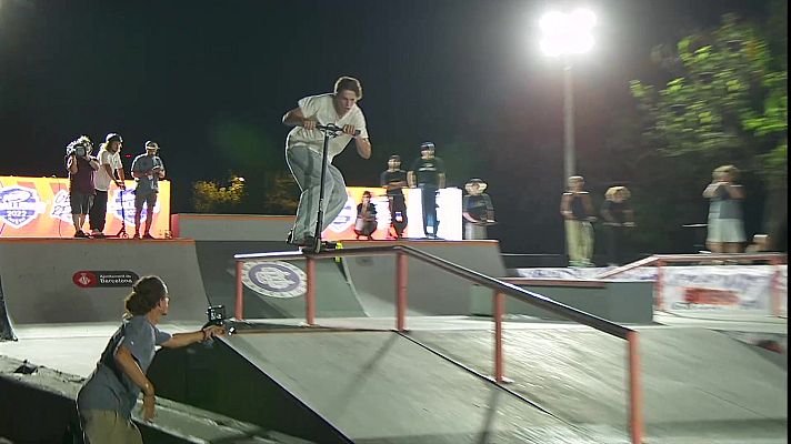 Deportes urbanos - Scooter men final street