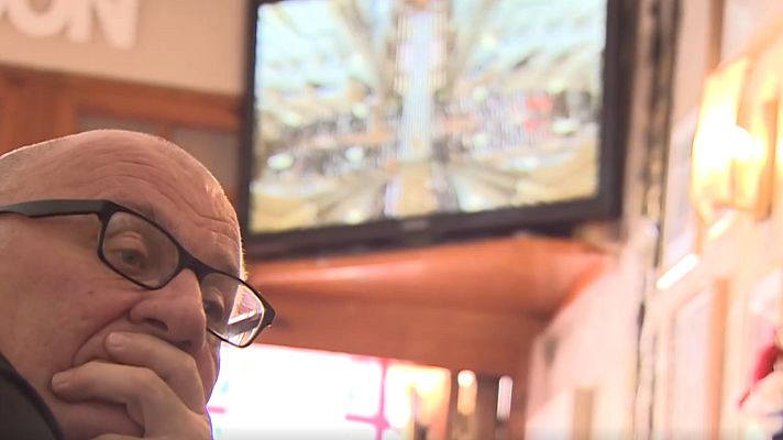 Telediario 2 - Los británicos en España siguen el funeral de Isabel II desde la distancia