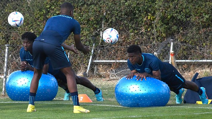 Telediario 1 - El reto físico del primer Mundial en otoño de la historia