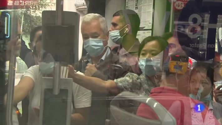 L'Informatiu - Queixes i desconcert el primer dia de vaga dels autobusos TMB