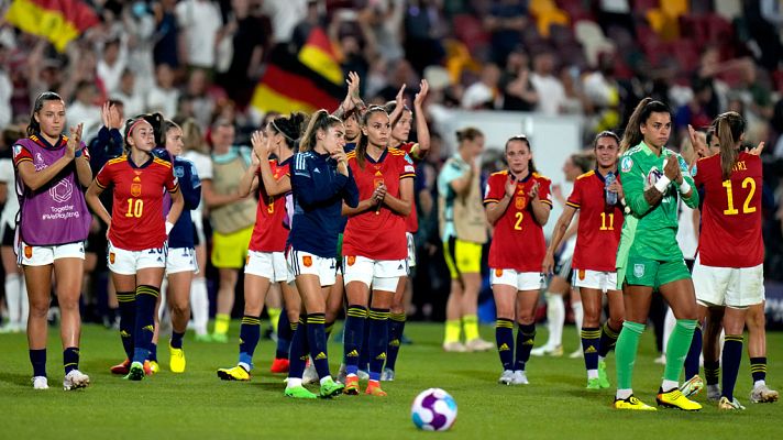 Telediario Matinal - 15 jugadoras de la selección femenina de fútbol renuncian "mientras no se revierta" la actual situación