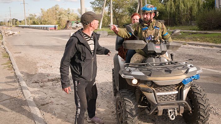 Telediario Fin de Semana - Un médico militar ucraniano recorre con su quad la ciudad de Kupiansk