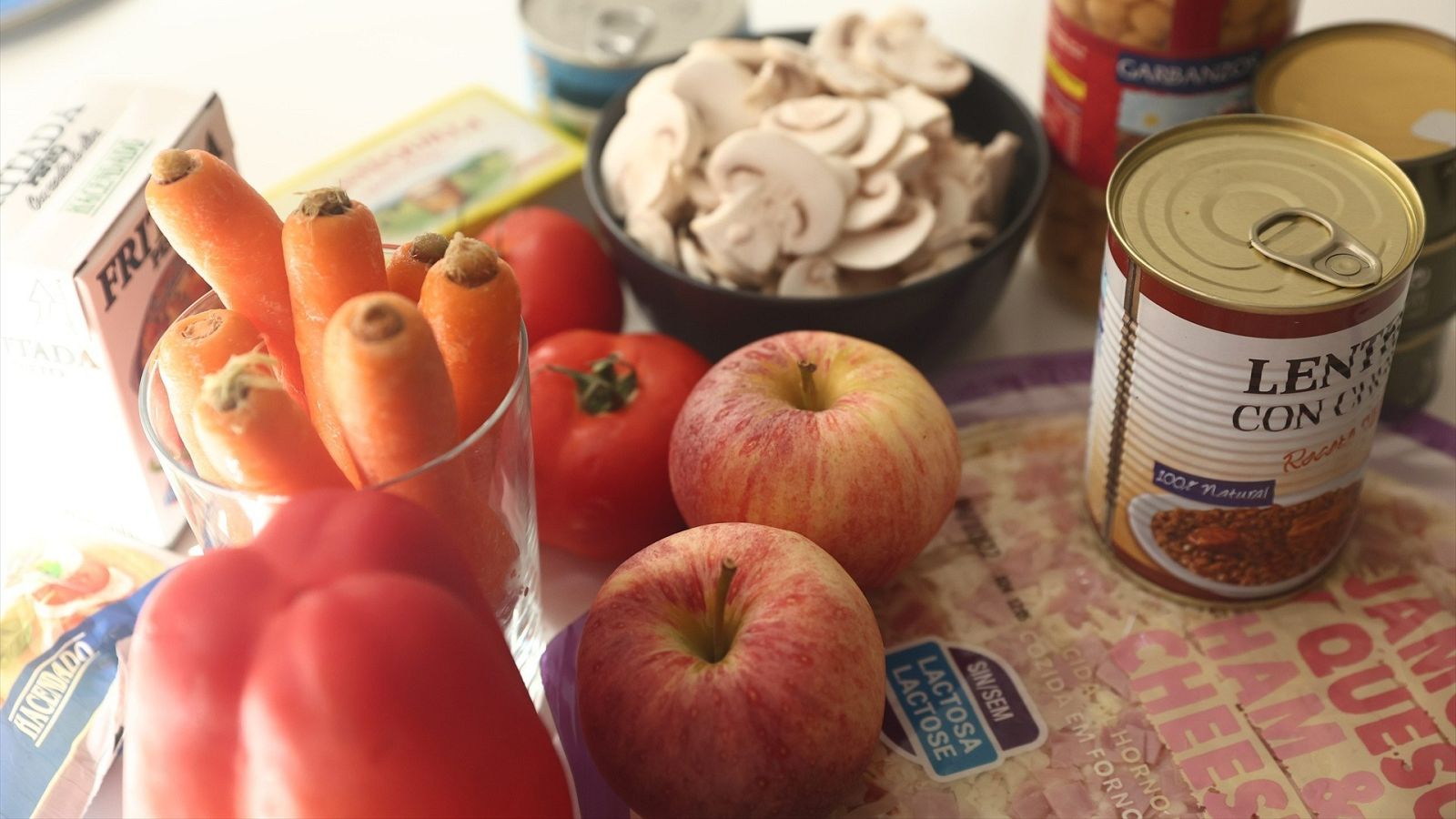 ¿Podemos comer alimentos caducados? - Hablando claro | Ver