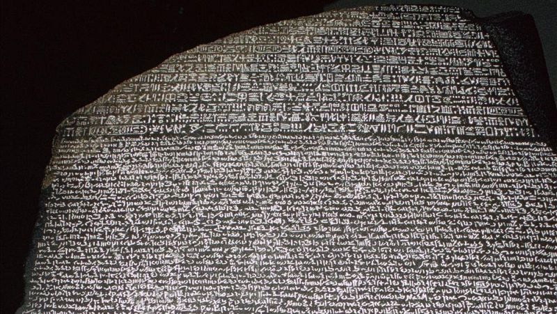 El desciframiento de la piedra Rosetta cumple 200 años