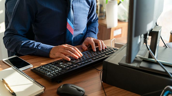 Telediario 1 - El Gobierno ofrecerá una subida salarial del 3,5% a los funcionarios