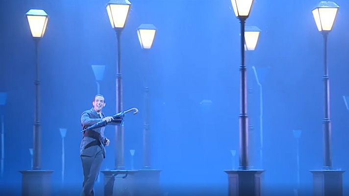 Telediario 2 - El musical de 'Cantando bajo la lluvia' llega a Madrid en el 70 aniversario de la película