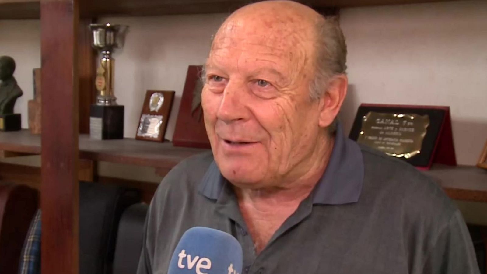 La historia inspiradora de Juan Miguel: "A los 14 años ya construía bandurrias, laúdes y guitarras" - Ver ahora