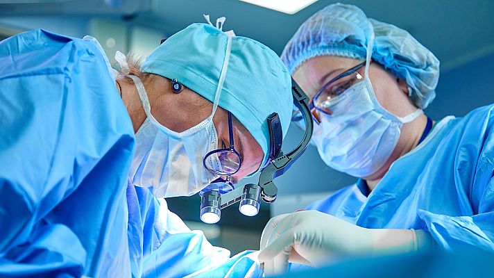 Telediario 1 - Consiguen reparar un corazón roto con un parche de vaca