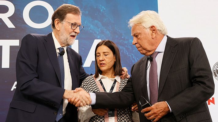 Telediario 2 - Los expresidentes González y Rajoy discuten la situación económica en el Foro de la Toja
