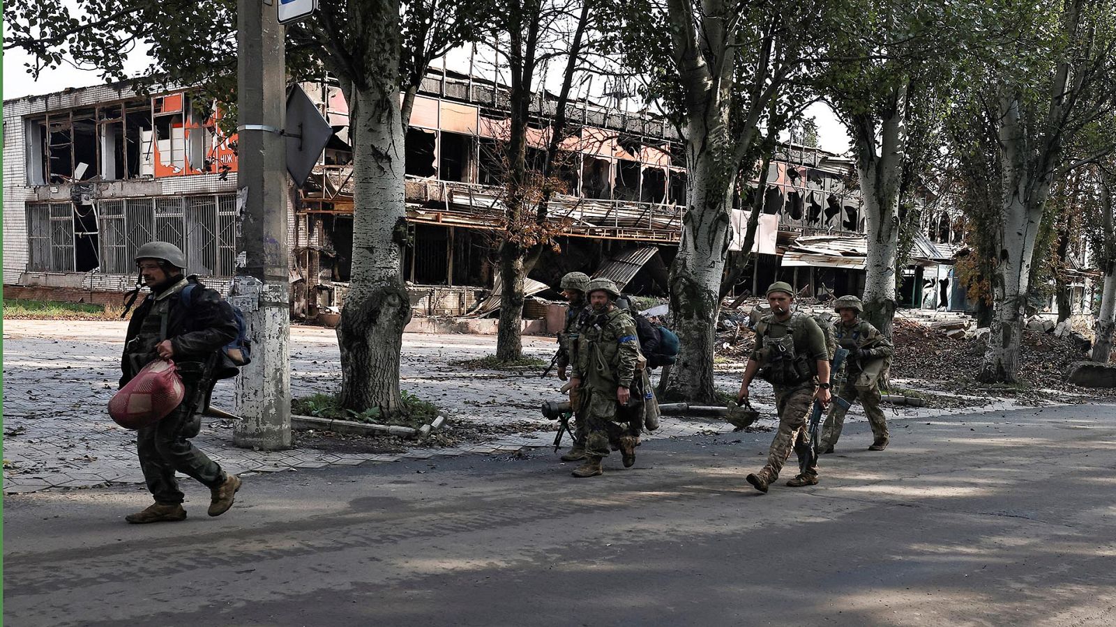 Al menos 18 heridos en una explosión en un acto de divulgación científica en la Casa de la Cultura de Girona | Ver