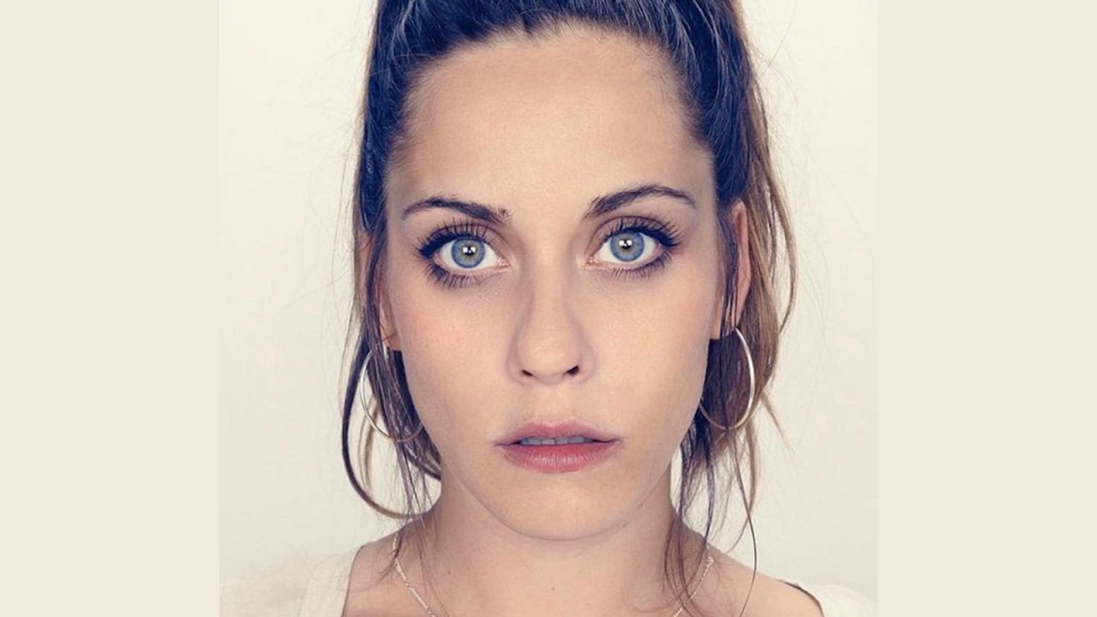 Corazón - María León, detenida en Sevilla por una supuesta agresión a un policía local