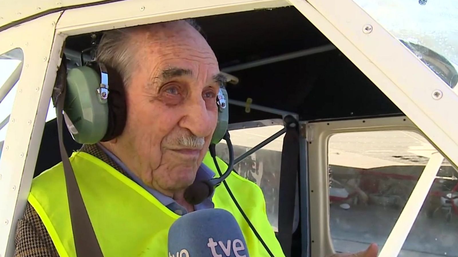 Laureano, piloto casi centenario: "Para mí es una vida. Es una cosa que no se puede olvidar"