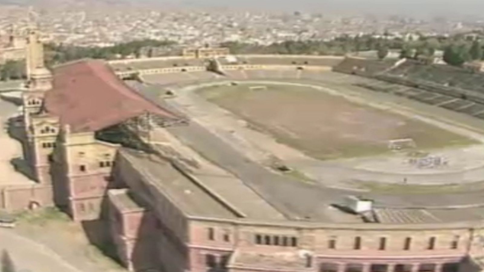 Arxiu TVE Catalunya - 3 x 4 - Reportatge de Rosa Maria Garriga sobre la Barcelona olímpica | Veure