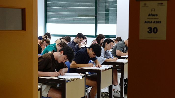 Telediario 1 - La renta de los universitarios condiciona la carrera que eligen, según un estudio