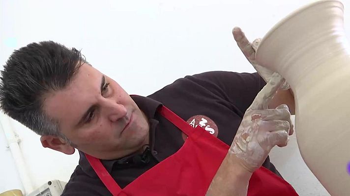 Telediario 1 - Una empresa familiar de cerámica de Córdoba duplica su facturación tras hacer una valjilla para Dior