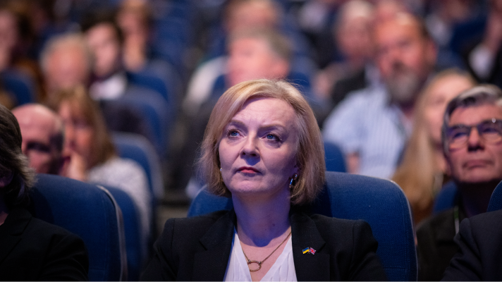 Telediario 2 - Liz Truss renuncia a su polémica bajada de impuestos