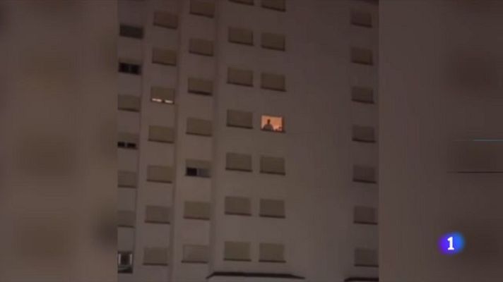 Telediario 1 - Expulsado del colegio mayor un estudiante tras los gritos machistas: "Putas, salid de vuestras madrigueras"