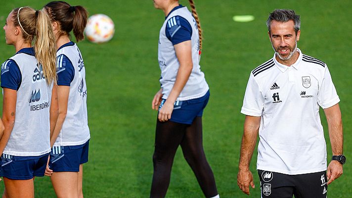 Telediario 2 - Primera cita de la selección femenina de Vilda sin las 15