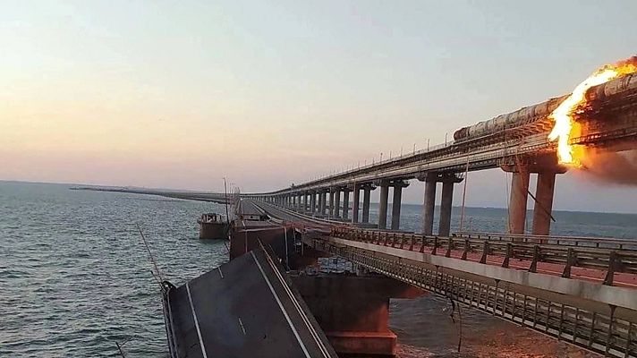 Informativo 24h - Una explosión causa un incendio en el estratégico puente de Crimea
