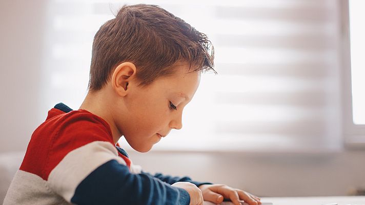 Telediario Fin de Semana - Convivir con dislexia, una dificultad para leer y escribir que no afecta a la inteligencia