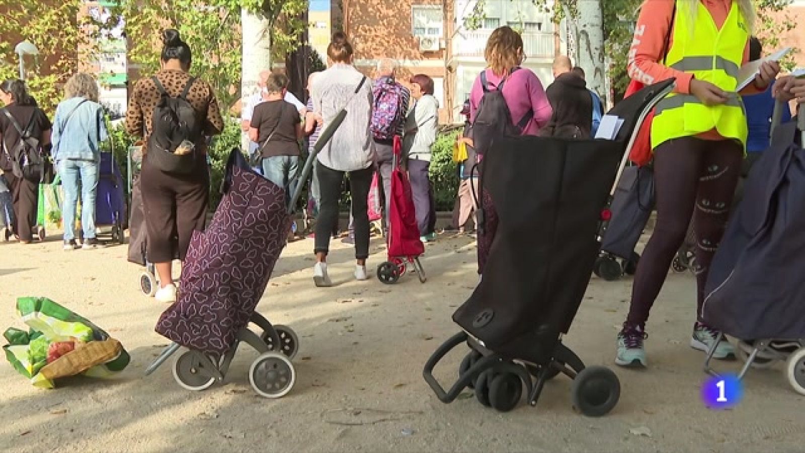 La inflación obliga cada vez a más gente a acudir a repartos de alimentos- Ver ahora