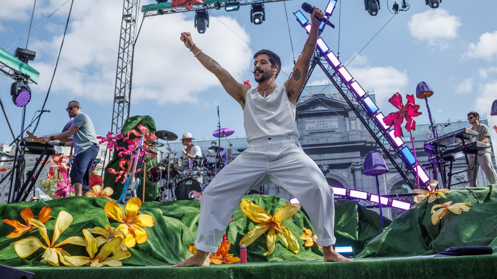Camilo colapsa Madrid con su multitudinario concierto | Ver