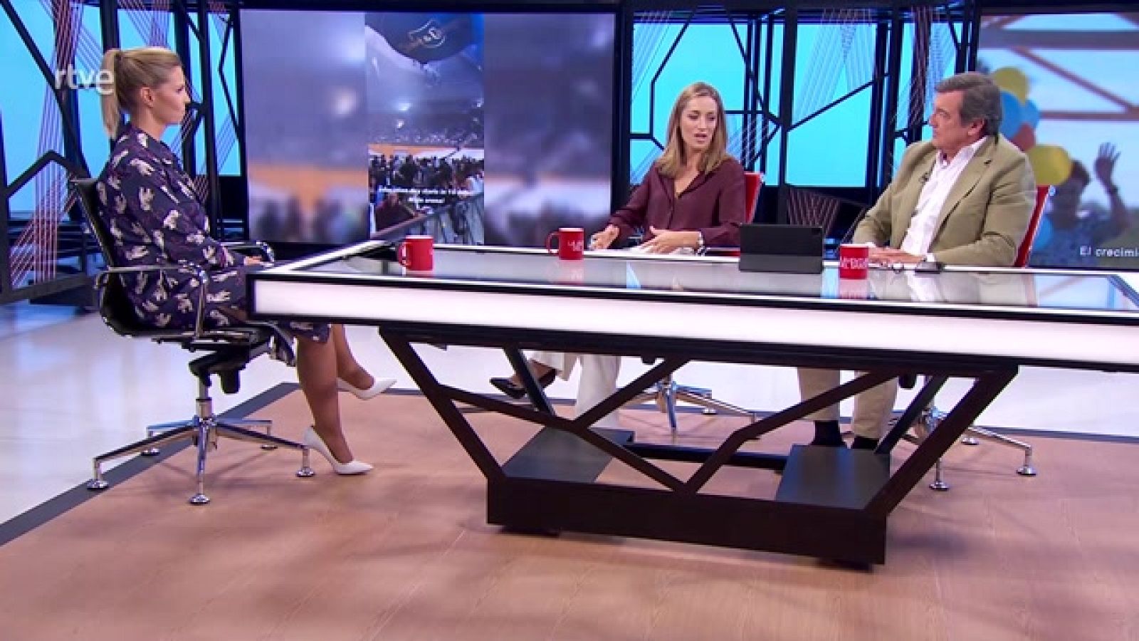 Isabel Oliver y Fernando Tejada, director del Departamento de Conducta de Entidades del Banco de España. Explican la necesidad de tener nociones de educación financiera para gestionar nuestra econom