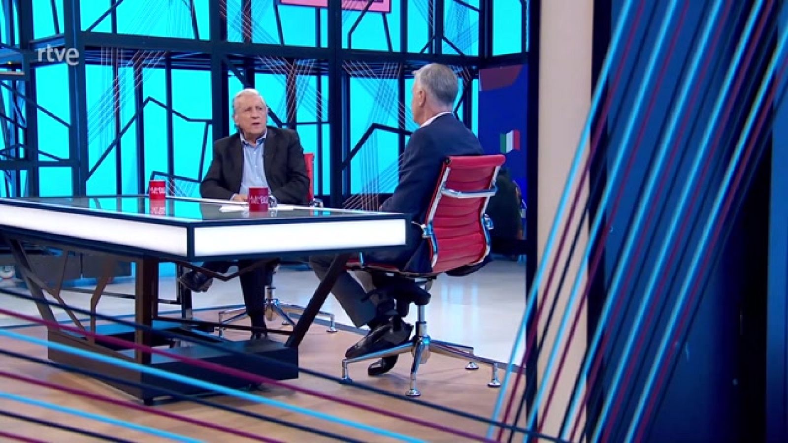 Salvador Gómez Valdés y Diego López Garrido repasan la actualidad política en la Unión Europea.