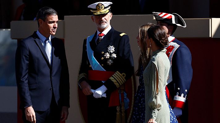Telediario 1 - Sánchez es abucheado y hace esperar a los reyes en el desfile de la Fiesta Nacional