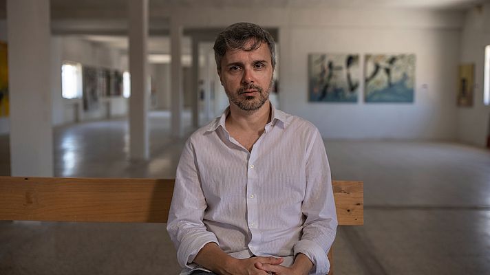 Página Dos - "Todo arde" es la historia de una huida hacia adelante