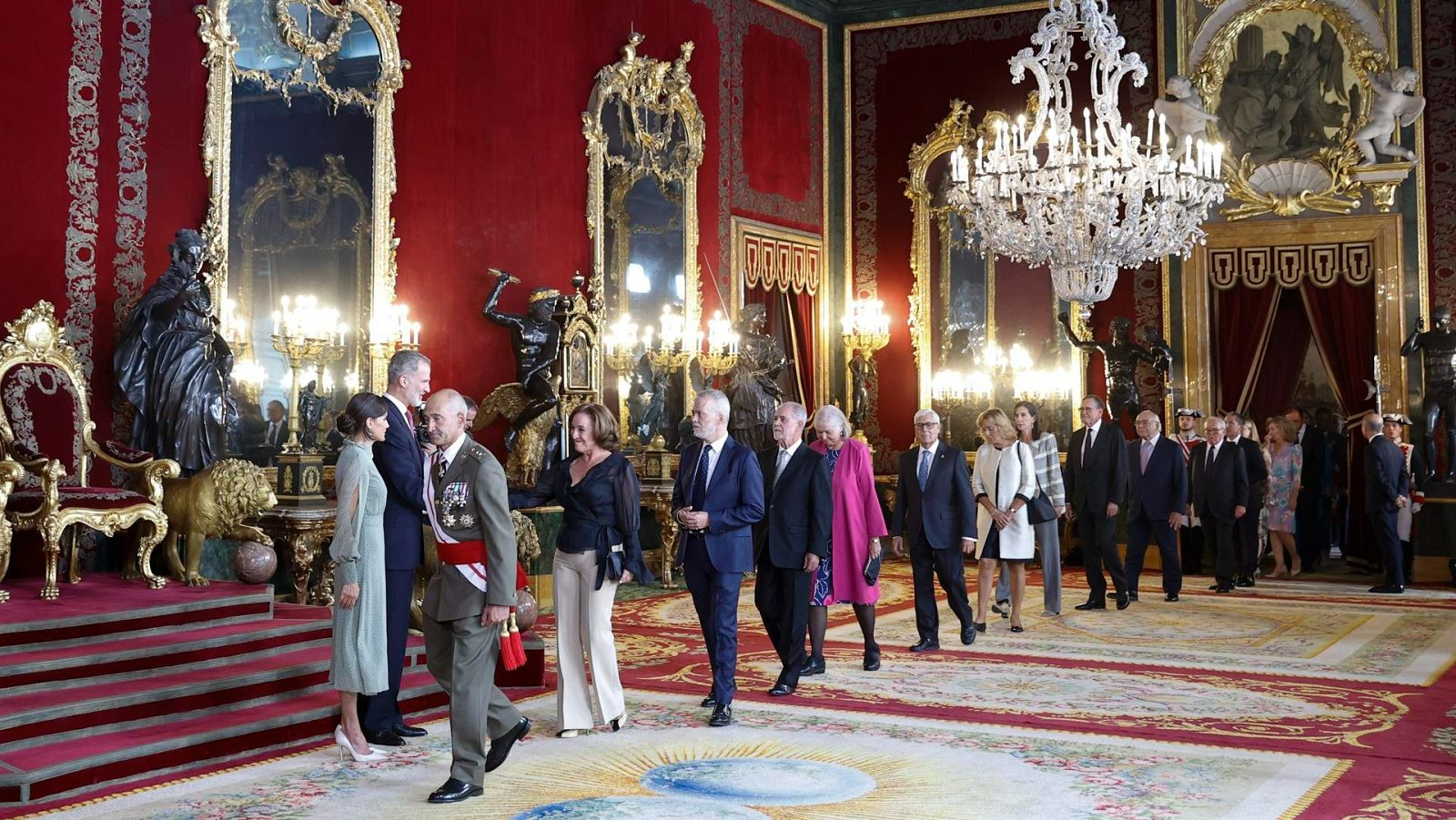 Qué es el neurema de Morton, la dolencia que padece la reina Letizia en su pie izquierdo