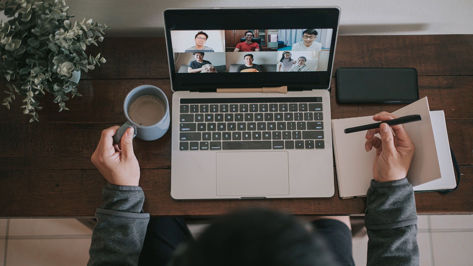 El precio de la energía empuja a muchas empresas a retomar el teletrabajo | Ver