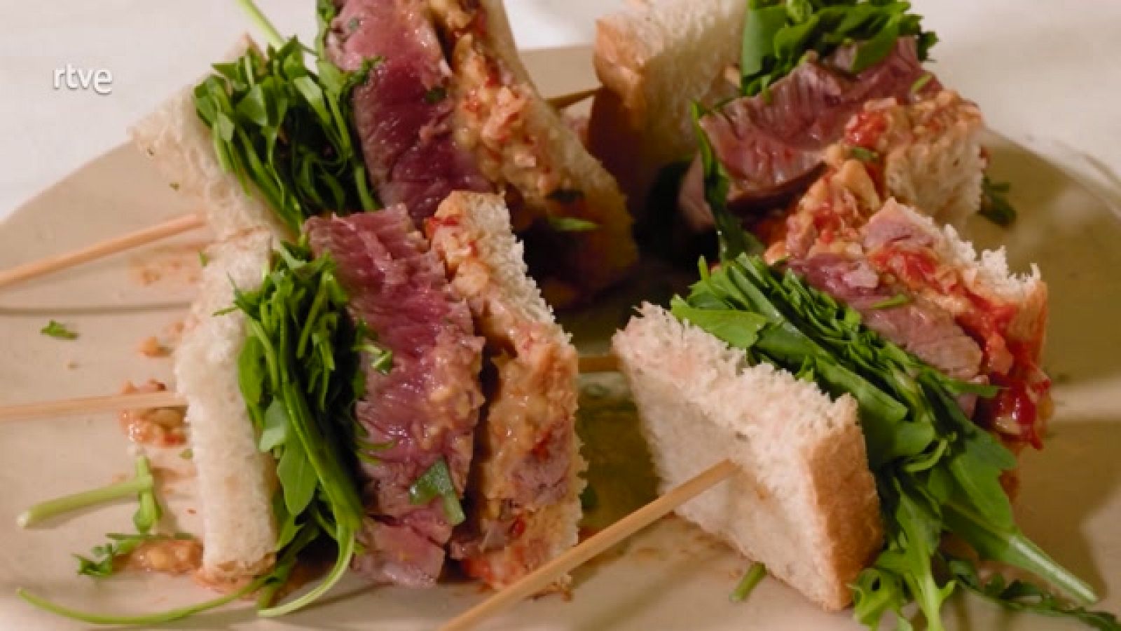 Aquí la Tierra - 2 recetas con pimientos asados