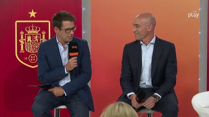 Diario 24 - Rubiales: "Si la canción nos trae suerte, sacamos a hombros a Chanel"