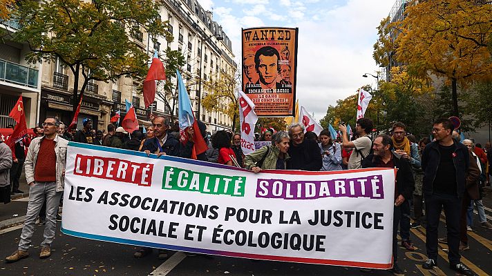 Telediario Fin de Semana - Miles de personas protestan en París por el encarecimiento de la vida