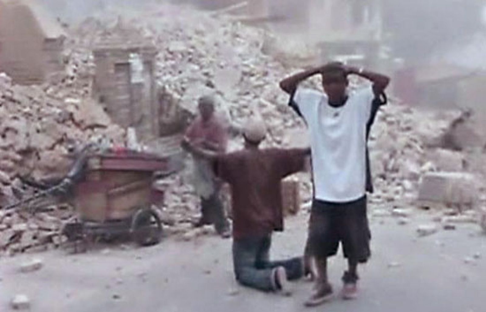 Así cayó la catedral tras el terremoto