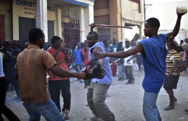  - Carreras, violencia y saqueos