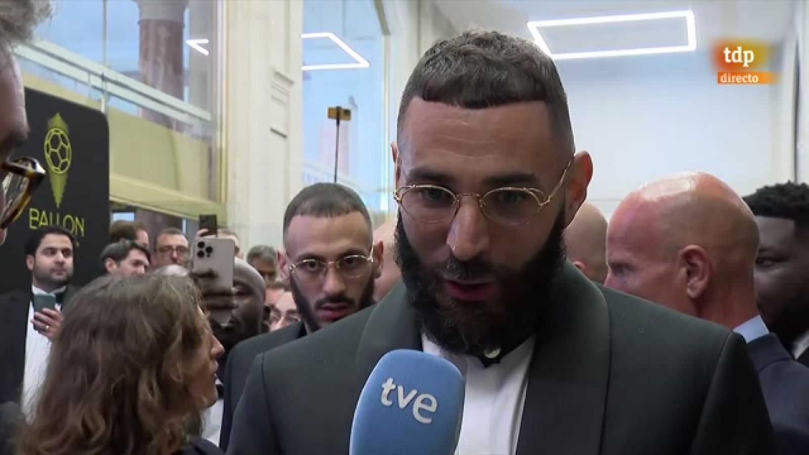 Karim Benzema, antes del Balón de Oro: "He dado todo para ganarlo y es un sueño desde pequeño" -- Ver ahora