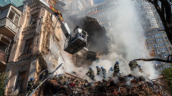 Telediario 2 - Las fases de la guerra: de la resistencia ucraniana a los bombardeos rusos a Kiev