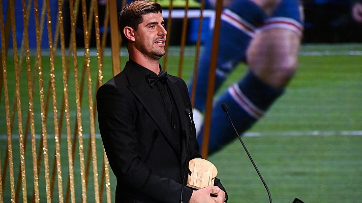 Fútbol - Courtois recibe el trofeo Yashin en la gala del Balón de Oro
