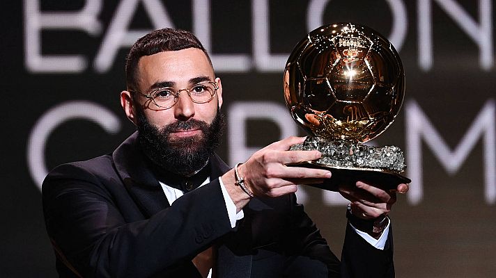 Fútbol - Karim Benzema recibe el Balón de Oro 2022 al mejor jugador