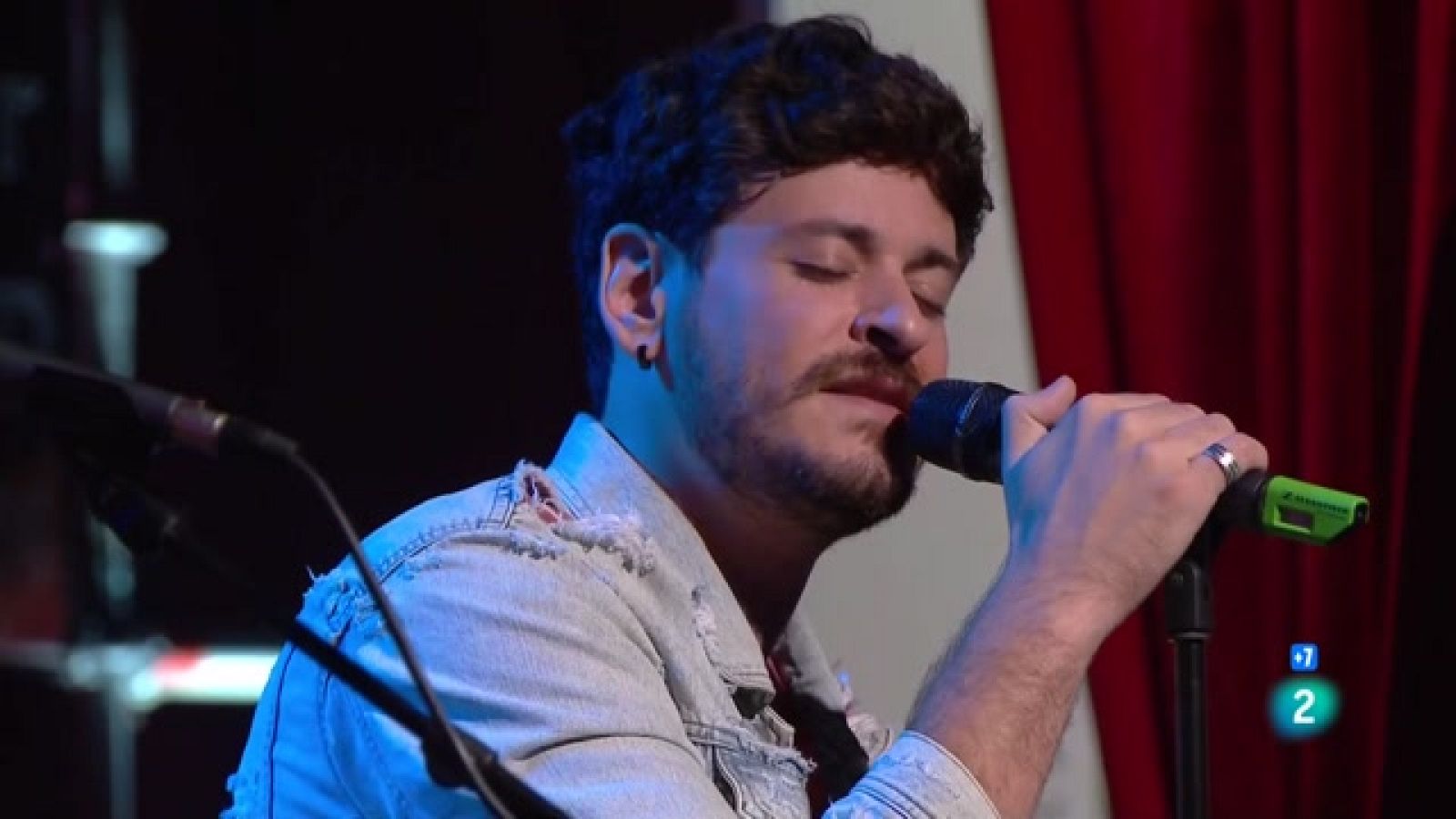 Punts de vista - Cepeda interpreta 'Pastillas Rosas' en acústic