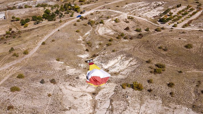 Telediario 1 - El aterrizaje, el momento más arriesgado en los viajes en globo aerostático